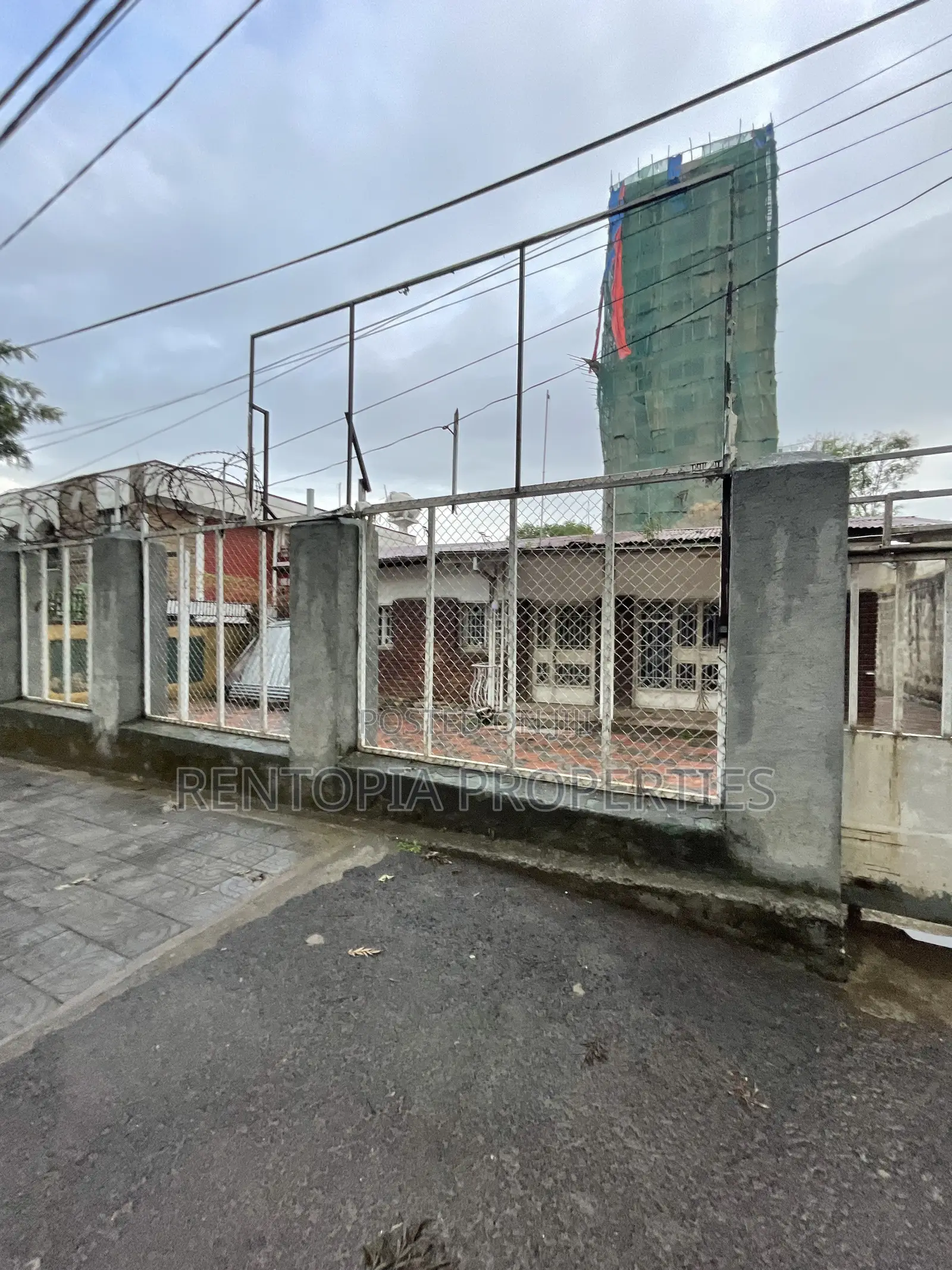 Car Showroom for Rent!