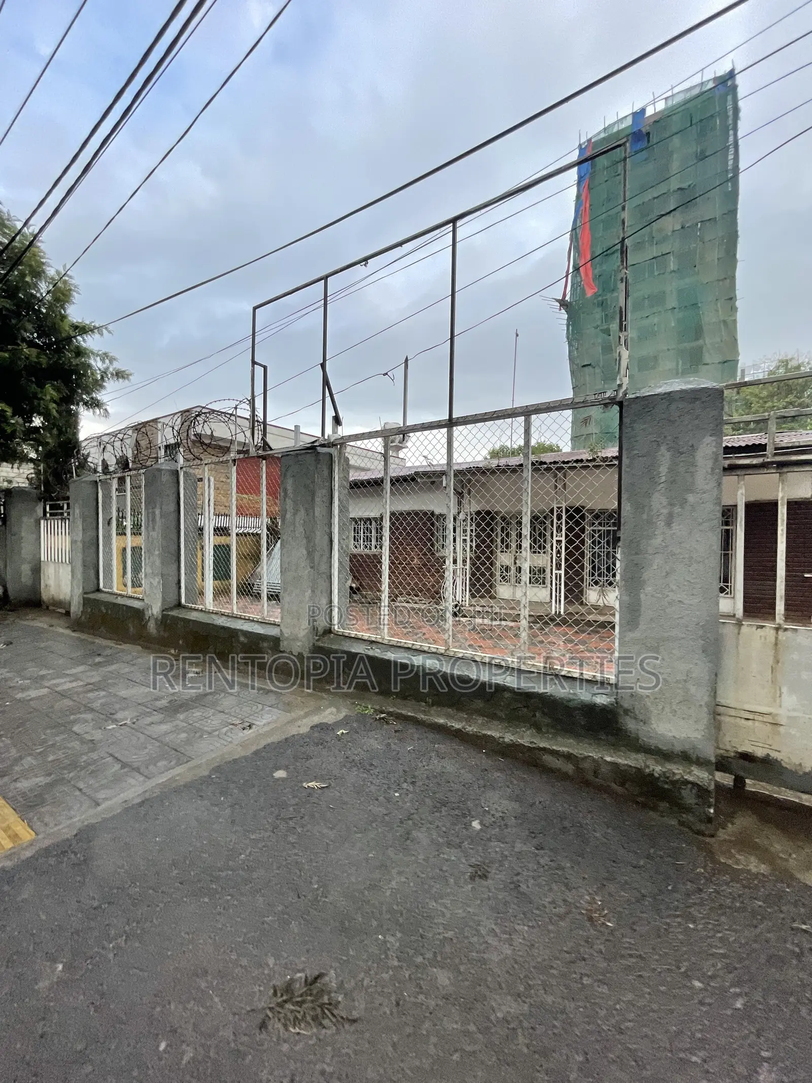 Car Showroom for Rent!