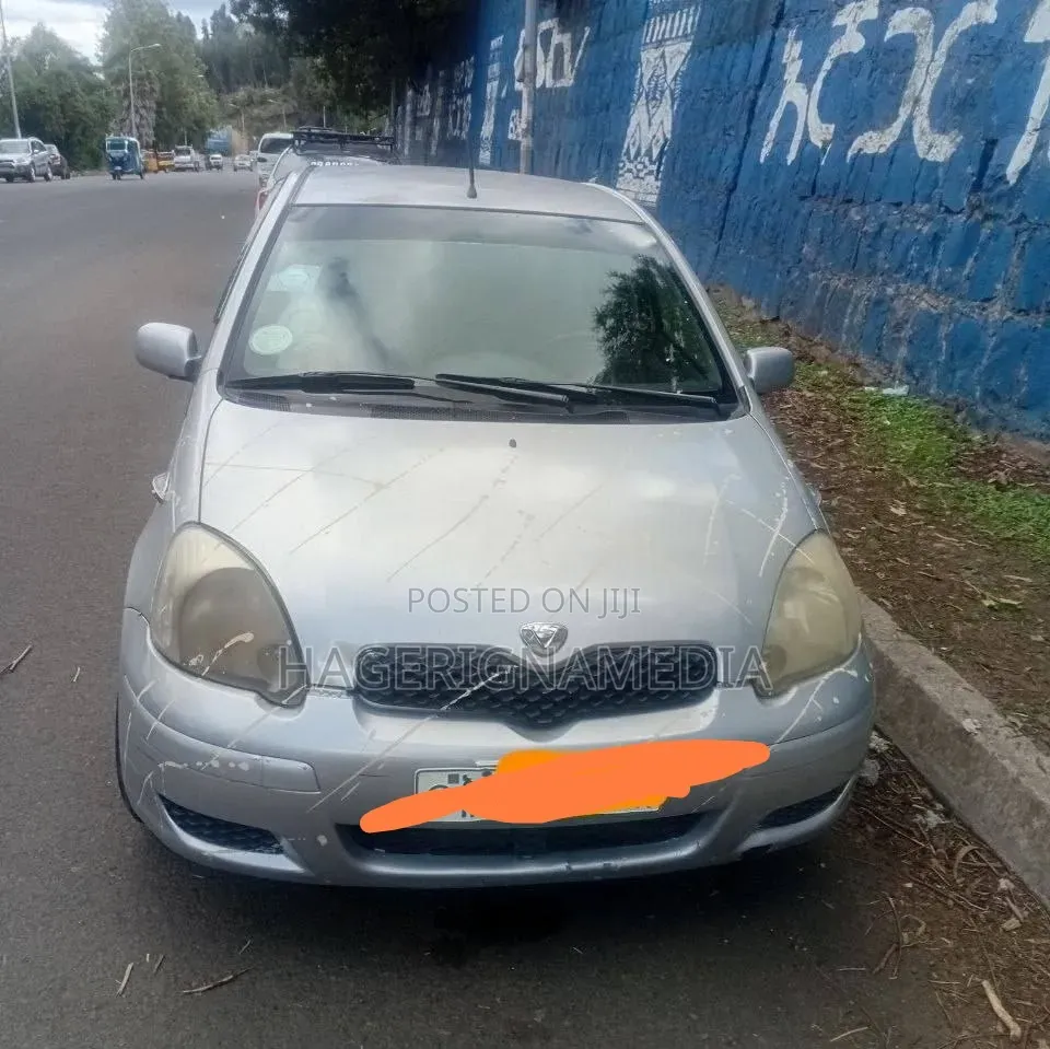 Toyota Vitz 2002 Silver