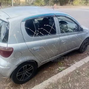 Toyota Vitz 2002 Silver