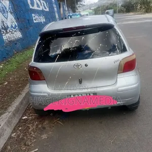 Toyota Vitz 2002 Silver