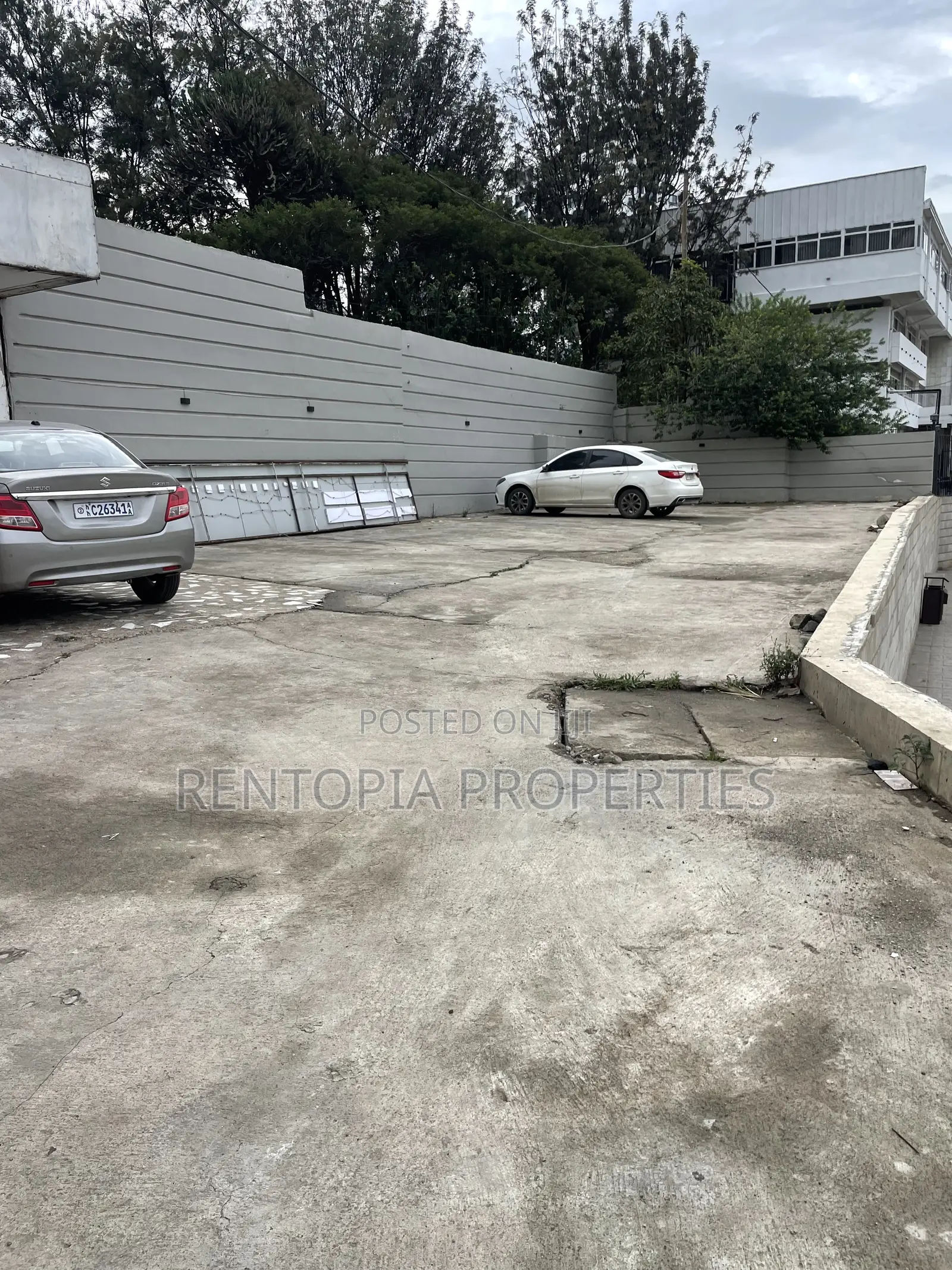 Car Showroom Bole for Rent!