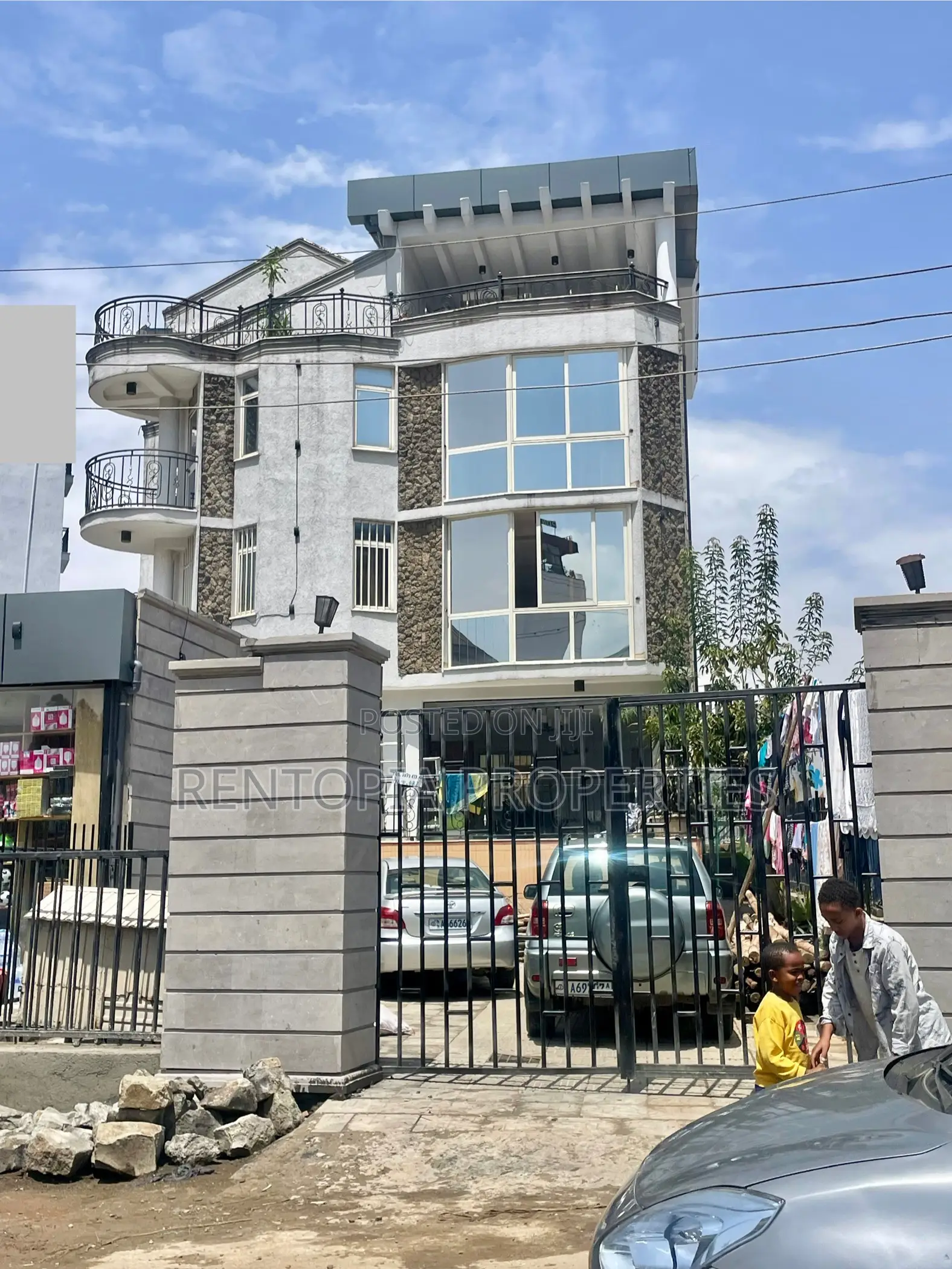 Commercial G+3 for Rent ! Restaurant,Office