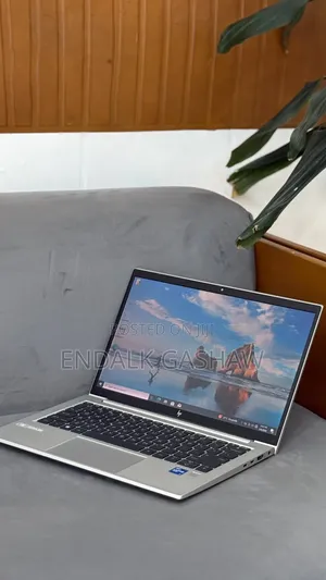 New Laptop HP EliteBook 830 G8 8GB Intel Core i5 SSD 512GB
