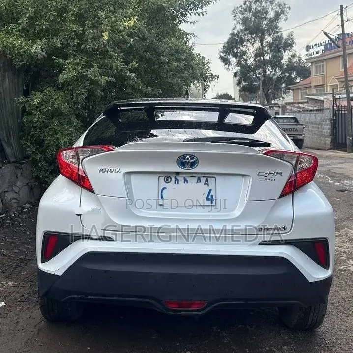 Toyota C-HR 2022 White