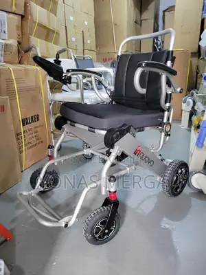 Rechargeable Battery Wheelchair淫凹a Highly Manoeuvrable Motorised