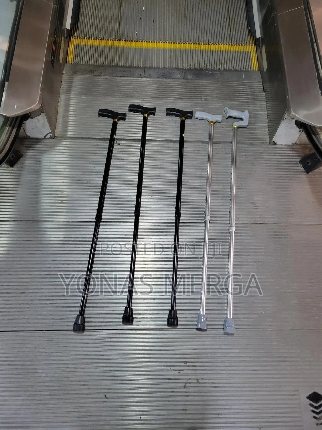 Walking Cane询adjustment Knob, Set It to the Desired Height,