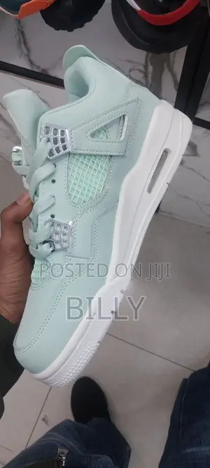 Air Jordan 4 (Mint Green)