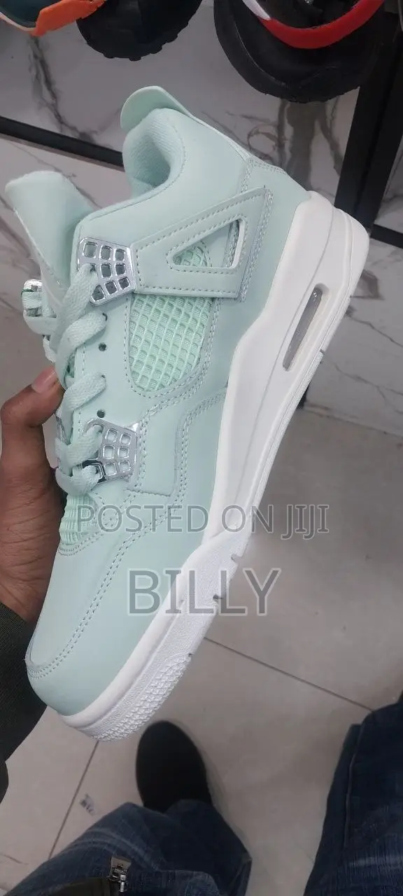 Air Jordan 4 (Mint Green)