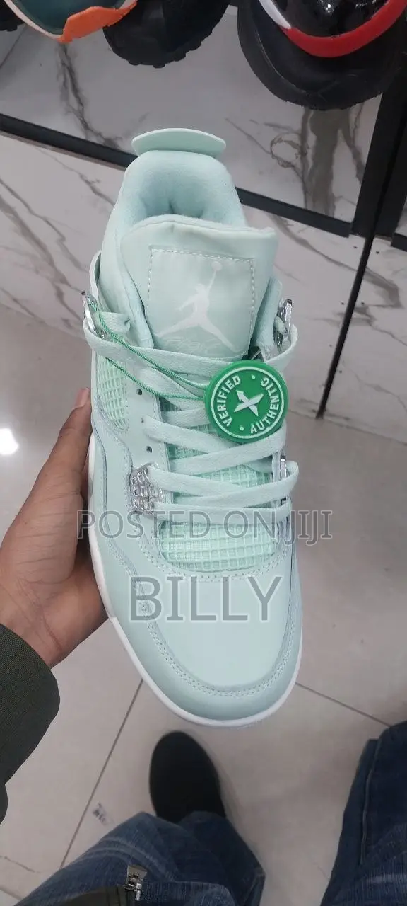 Air Jordan 4 (Mint Green)