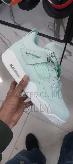 Air Jordan 4 (Mint Green)