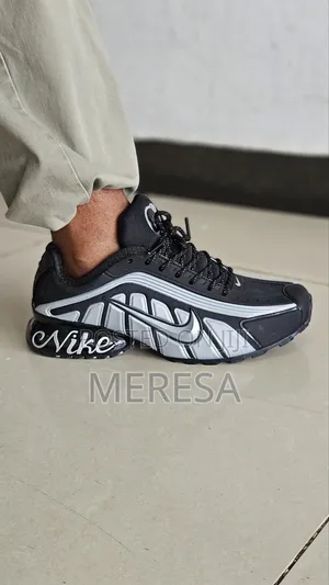 Nike Shox R4 Sneakers