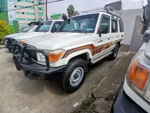 Toyota Land Cruiser 2016 White