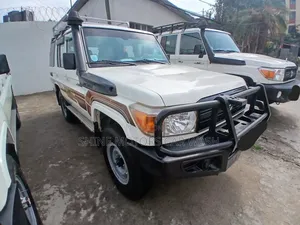 Toyota Land Cruiser 2016 White