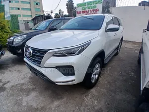 Toyota Fortuner 2023 White