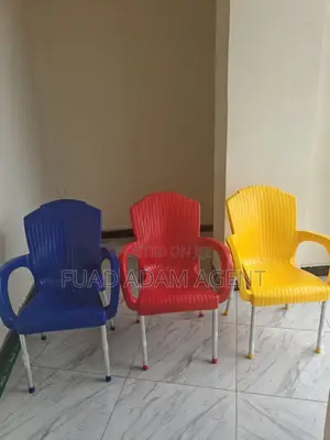 Heavy-Duty Plastic Café Chair ጠንካራ የፕላስቲክ ካፌ ወንበር