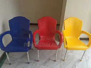 Heavy-Duty Plastic Café Chair ጠንካራ የፕላስቲክ ካፌ ወንበር