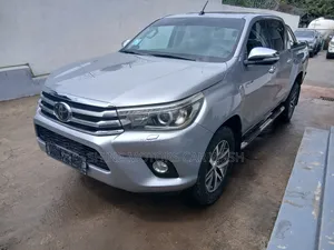 Toyota Hilux 2018 Silver