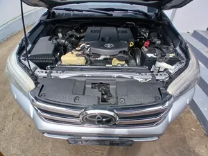 Toyota Hilux 2018 Silver
