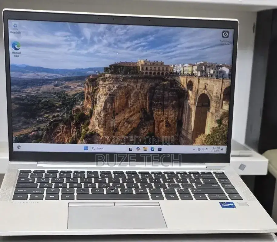 New Laptop HP EliteBook 840 G10 16GB Intel Core i7 SSD 512GB