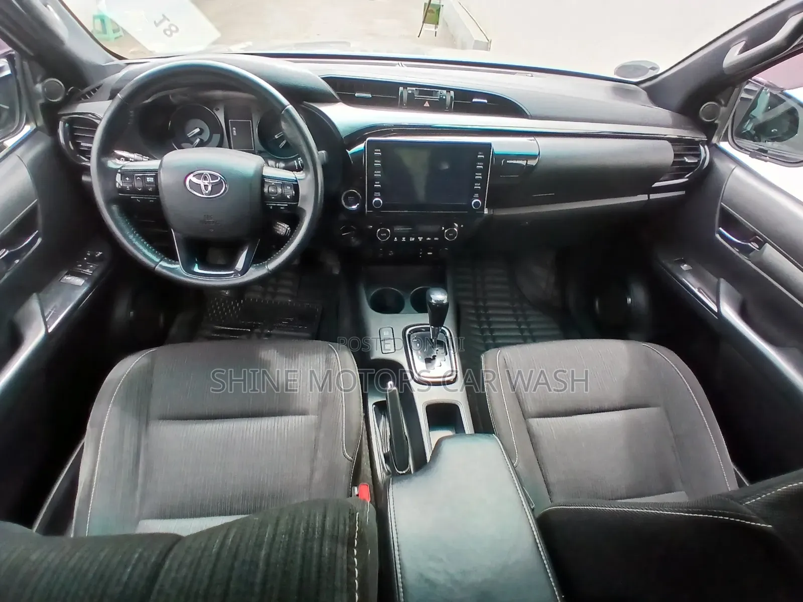 Toyota Hilux 2021 Silver