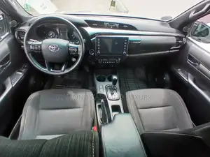 Toyota Hilux 2021 Silver