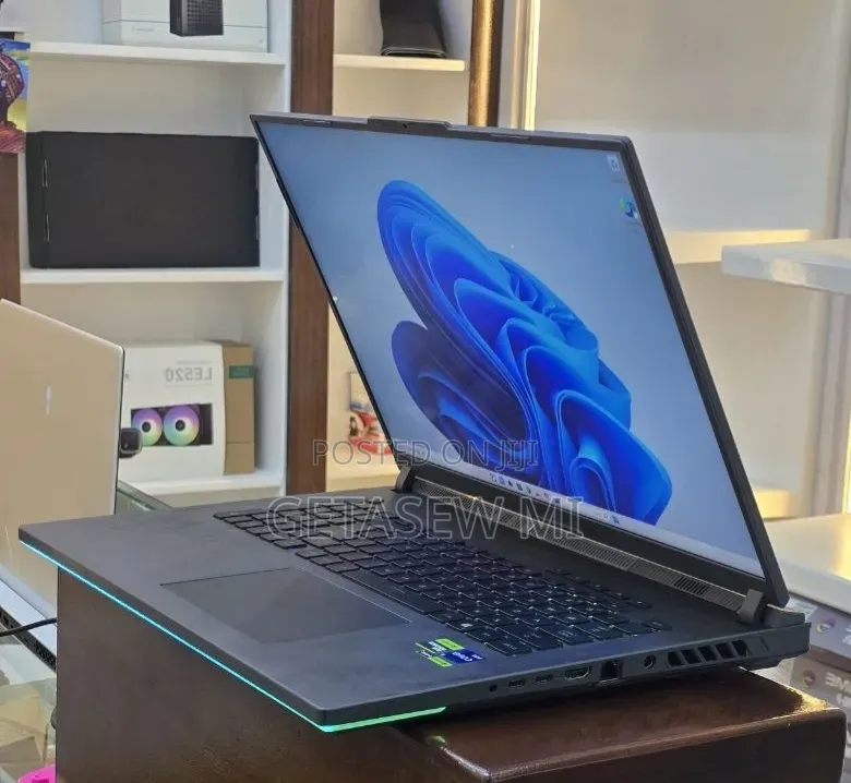New Laptop Asus ROG Strix G18 32GB Intel Core i9 SSD 1T