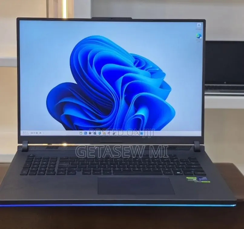 New Laptop Asus ROG Strix G18 32GB Intel Core i9 SSD 1T