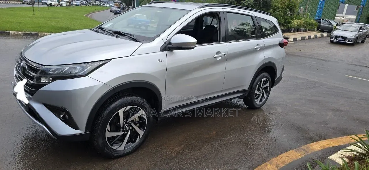 Toyota Rush 2020 Silver