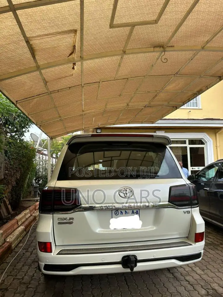Toyota Land Cruiser 2012 White