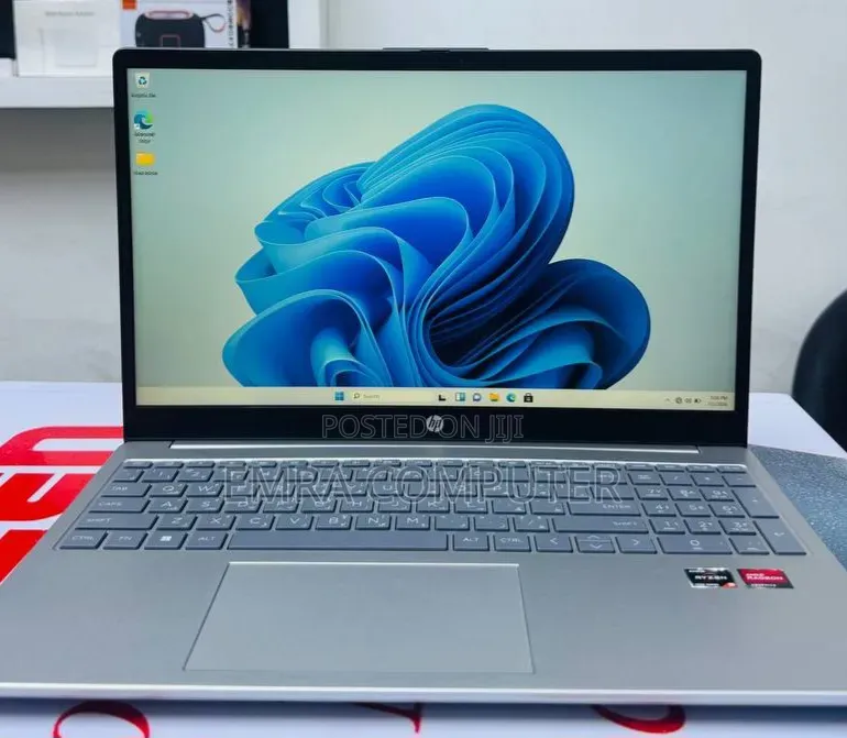 New Laptop HP 8GB AMD Ryzen 5 SSD 512GB