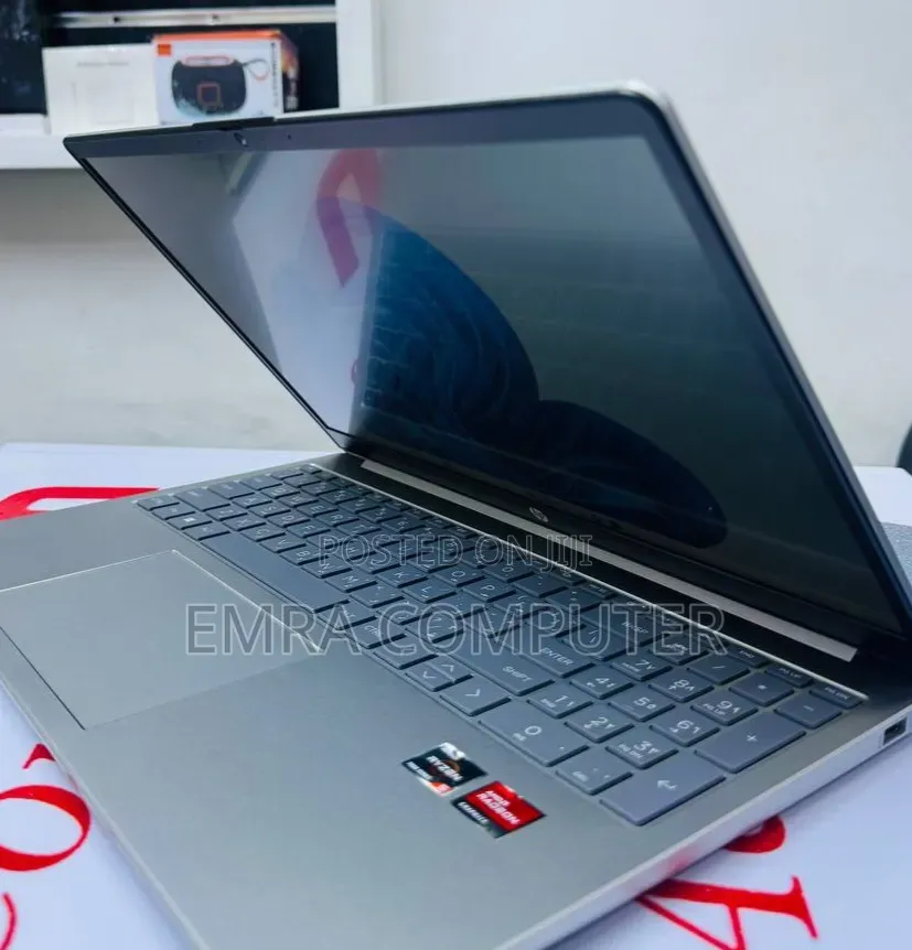 New Laptop HP 8GB AMD Ryzen 5 SSD 512GB