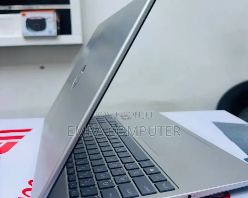 New Laptop HP 8GB AMD Ryzen 5 SSD 512GB