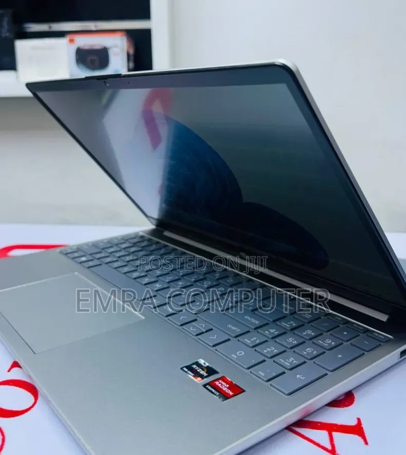 New Laptop HP 8GB AMD Ryzen 5 SSD 512GB
