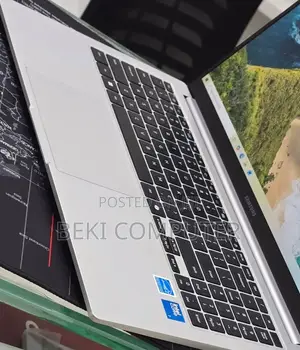 New Laptop Samsung Galaxy Book 2 16GB Intel Core 7 SSD 512GB