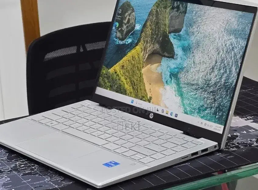 New Laptop HP Pavilion X360 8GB Intel Core i5 SSD 512GB