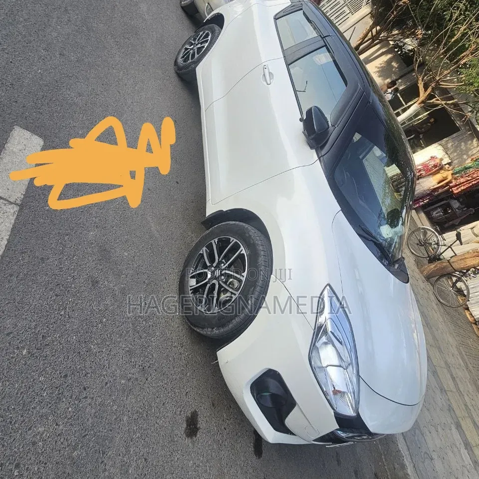 Suzuki Swift 2022 White