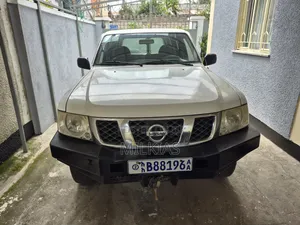 Nissan Patrol 2010 White