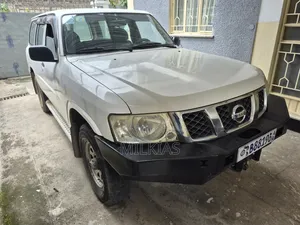 Nissan Patrol 2010 White