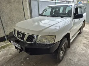 Nissan Patrol 2010 White