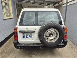 Nissan Patrol 2010 White