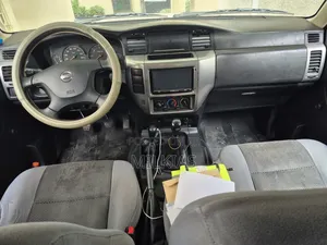 Nissan Patrol 2010 White