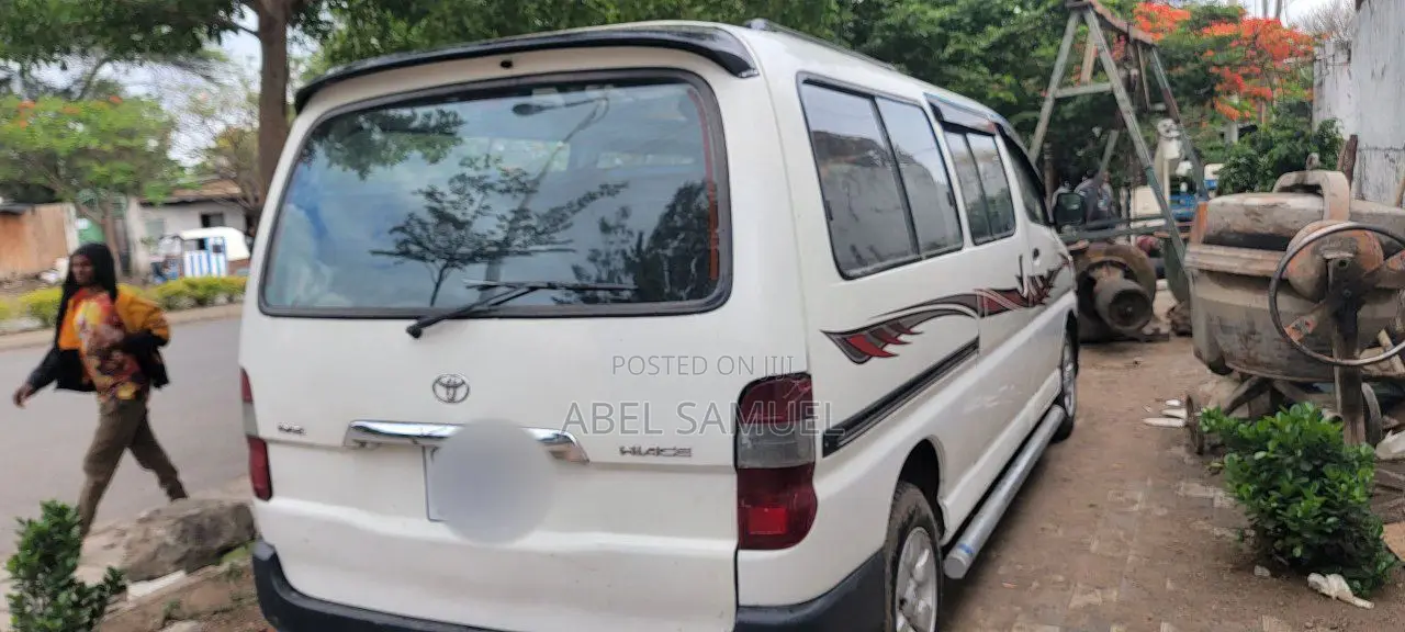 Car 2011 White