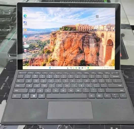New Laptop Microsoft Surface 16GB Intel Core i7 SSD 512GB
