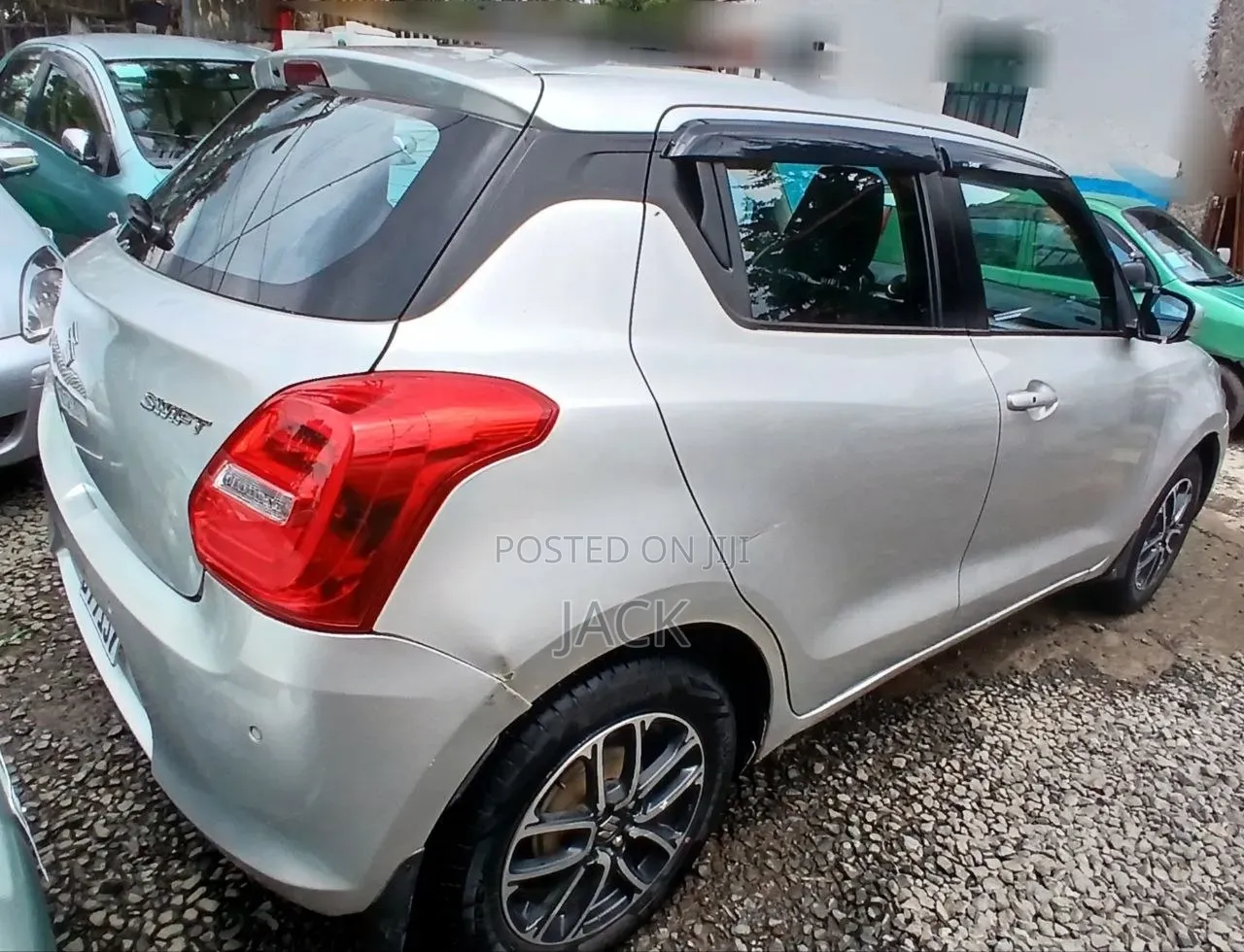 Suzuki Swift 2021 Silver