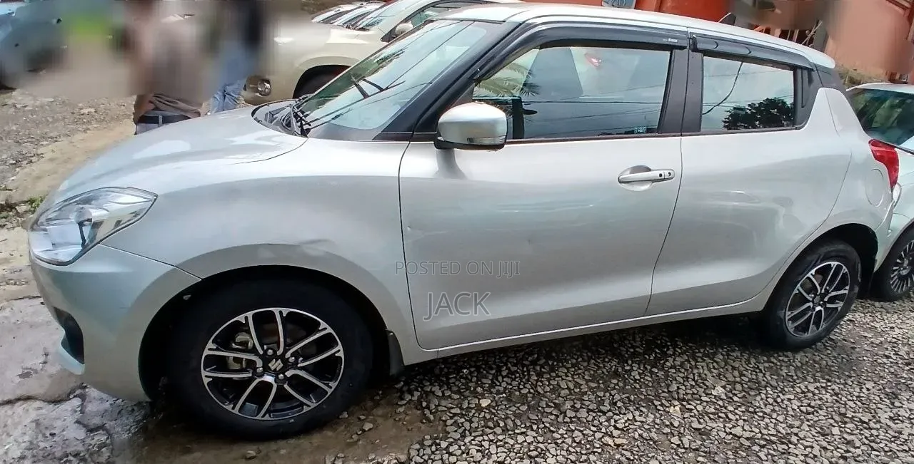 Suzuki Swift 2021 Silver
