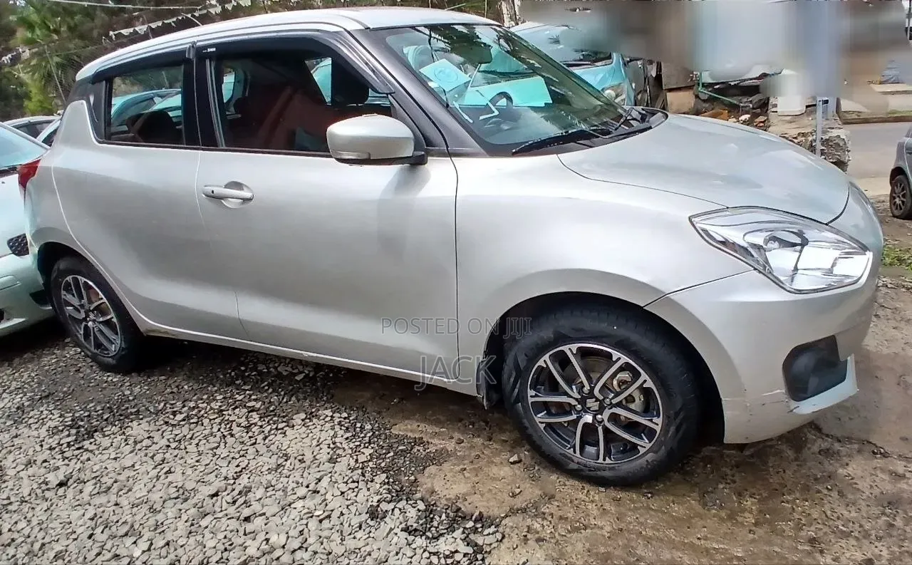 Suzuki Swift 2021 Silver