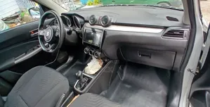 Suzuki Swift 2021 Silver