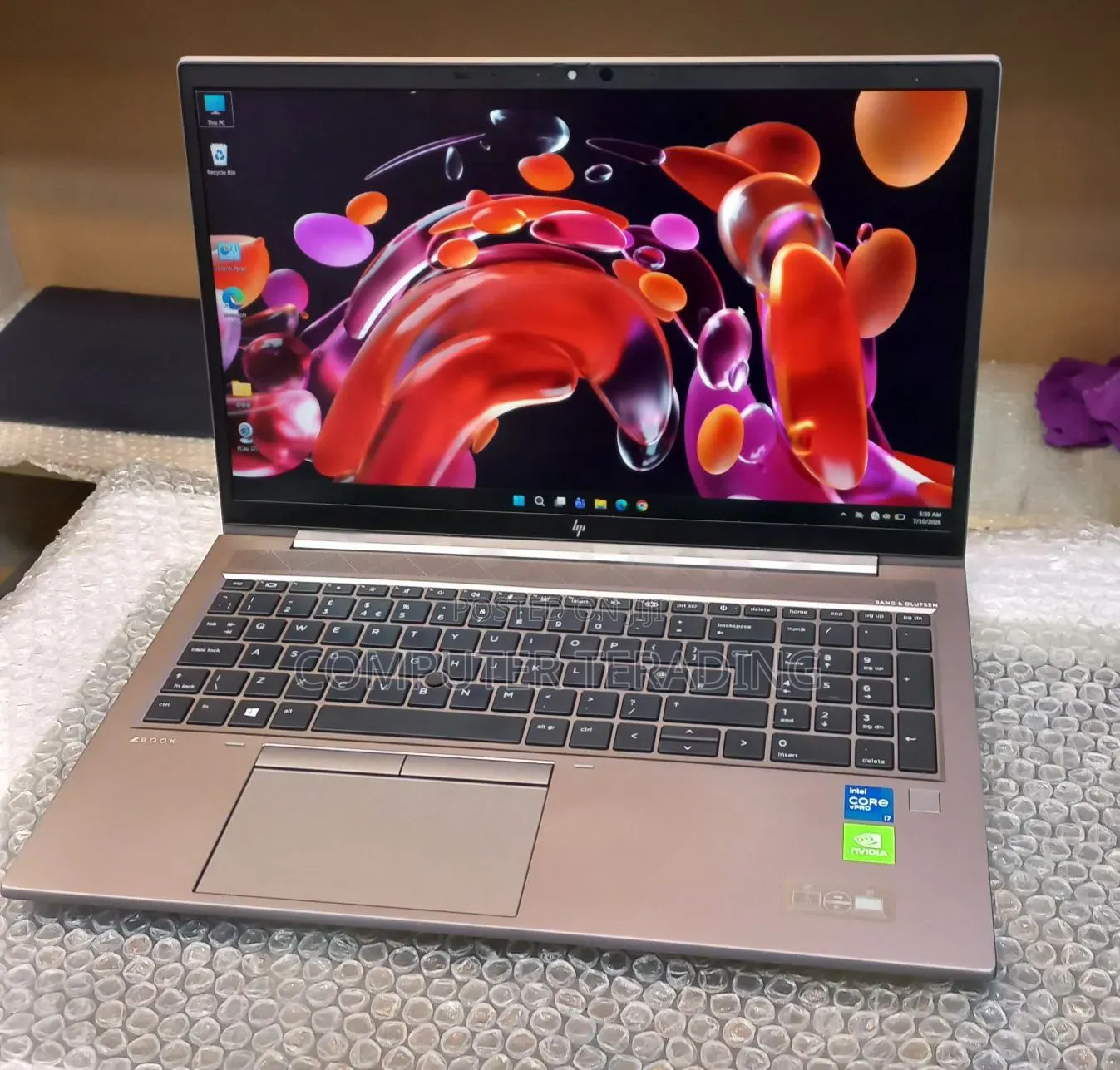 New Laptop HP ZBook Firefly G8 16GB Intel Core i7 SSD 512GB
