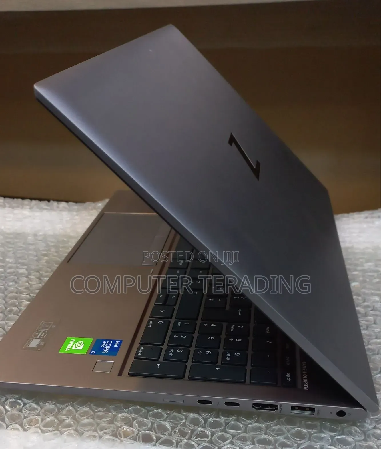 New Laptop HP ZBook Firefly G8 16GB Intel Core i7 SSD 512GB